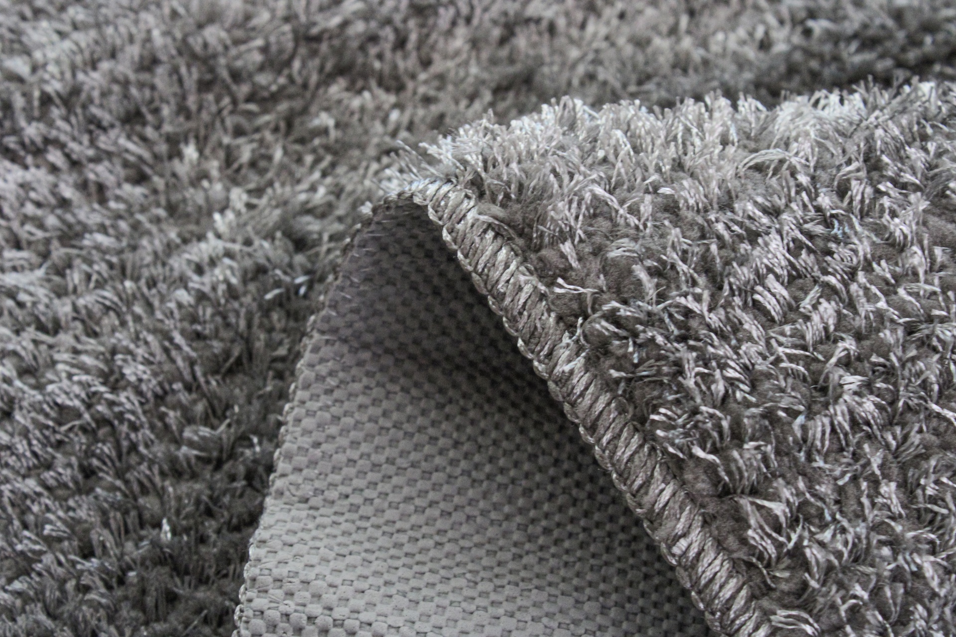 Tapete cinza felpudo com base antiderrapante