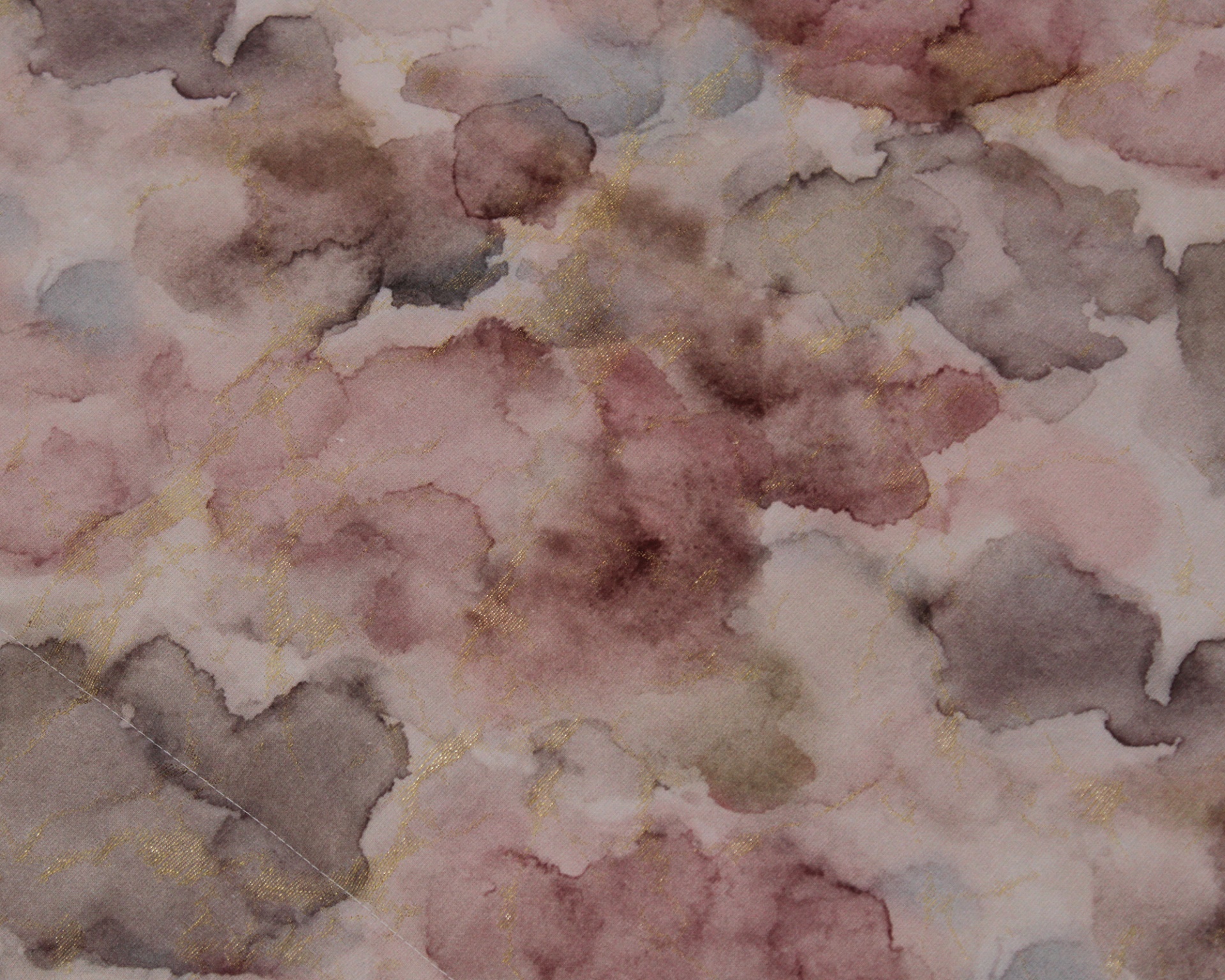 Tecido padrão aquarela tons pastel rosa cinza bege detalhes dourados