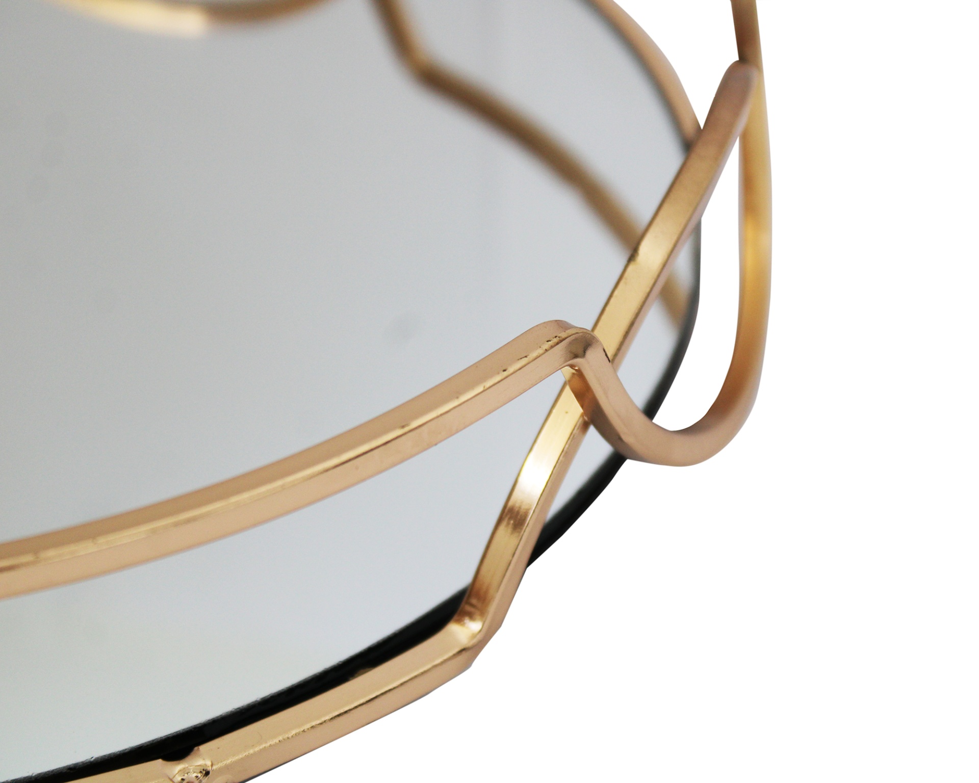 Mesa de centro redonda com tampo espelhado e estrutura dourada