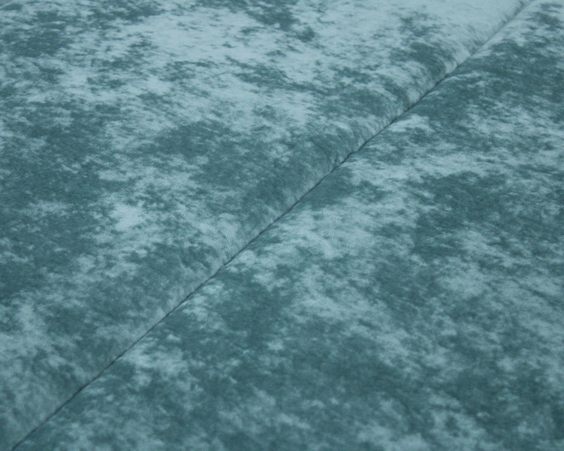 tecido azul cinza aveludado com dobra central