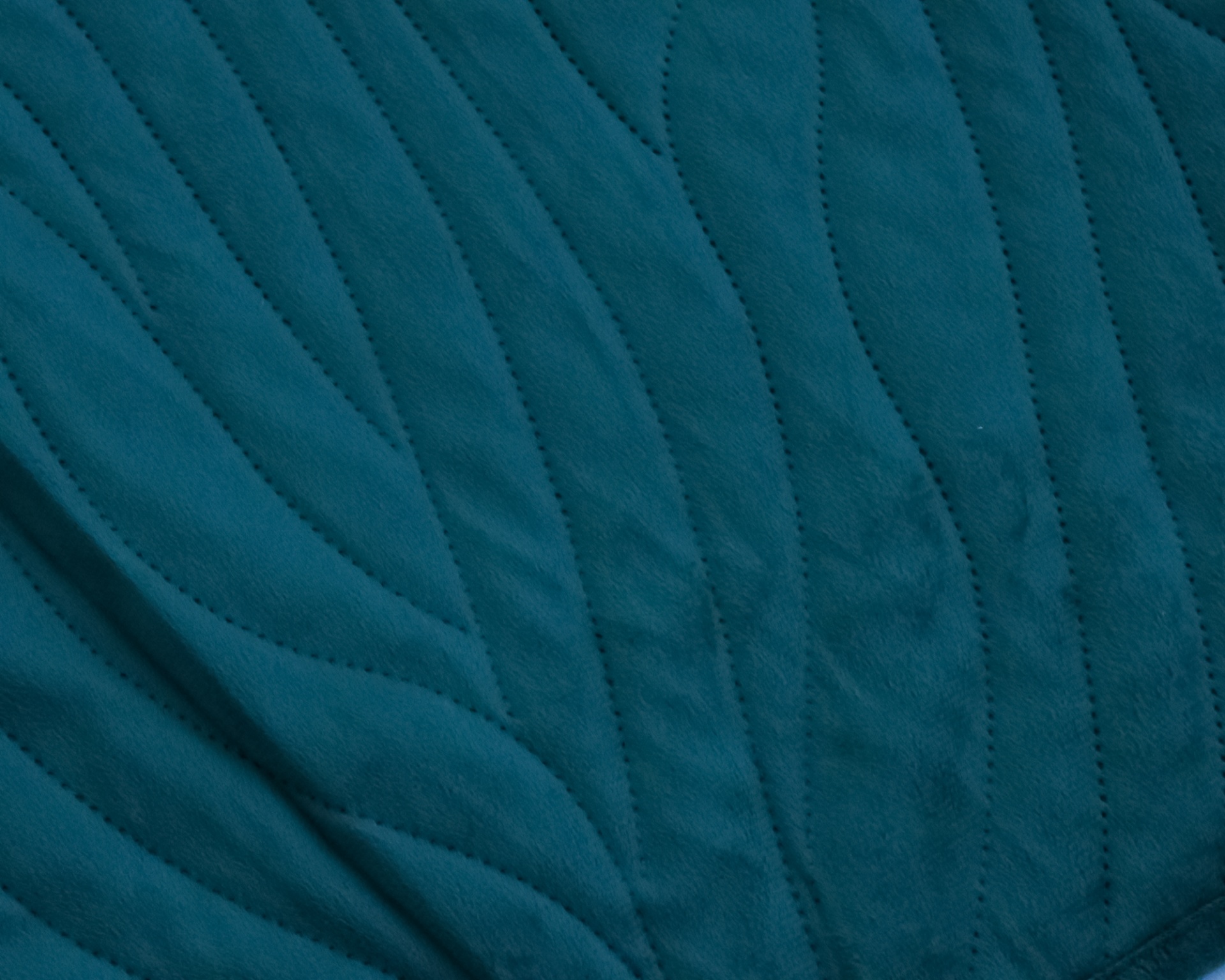 Tecido azul escuro com padrão de costura ondulada