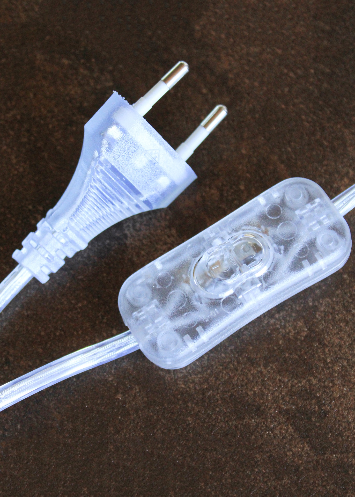 Cabo elétrico transparente com ficha de tomada e interruptor embutido