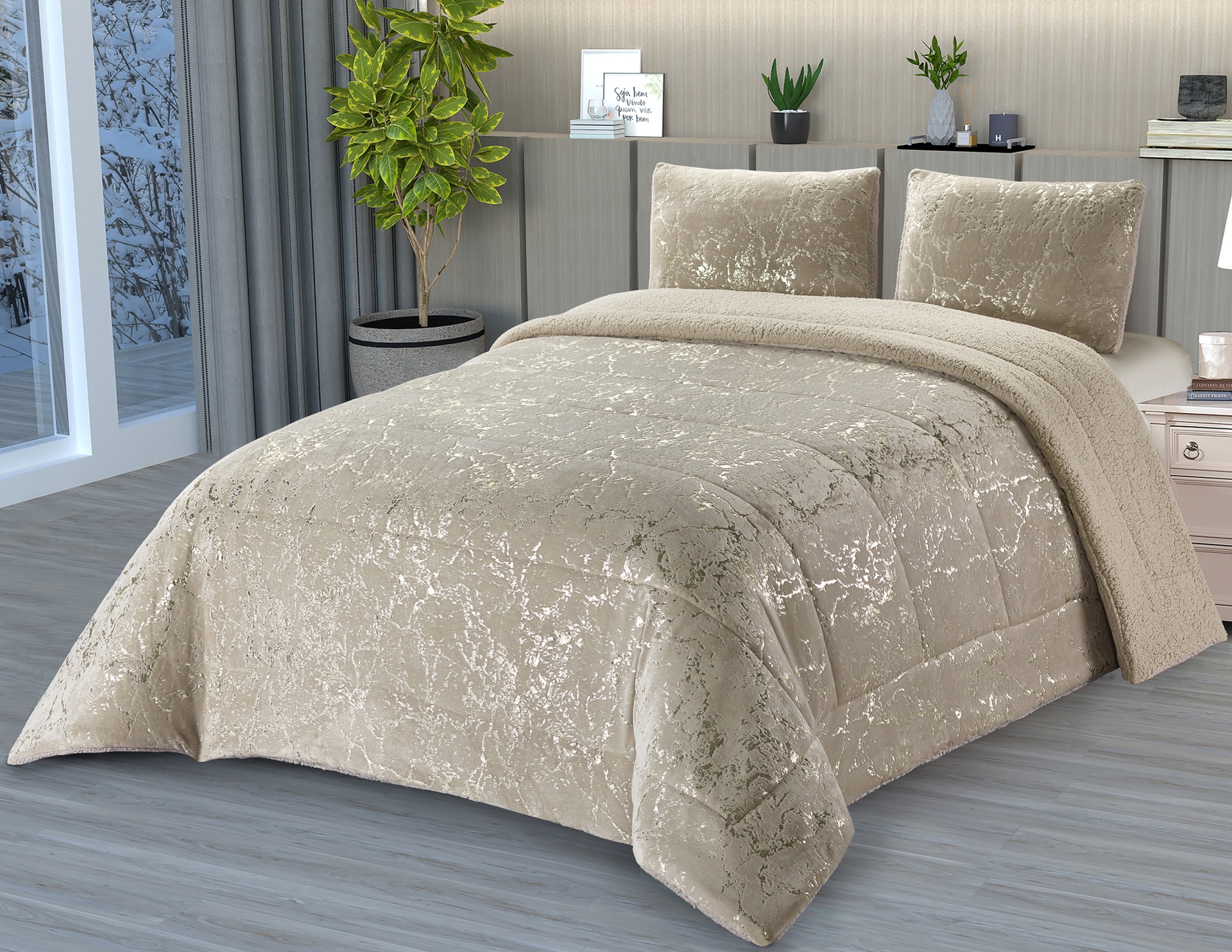 Conjunto de cama bege com padrão marmoreado em quarto moderno