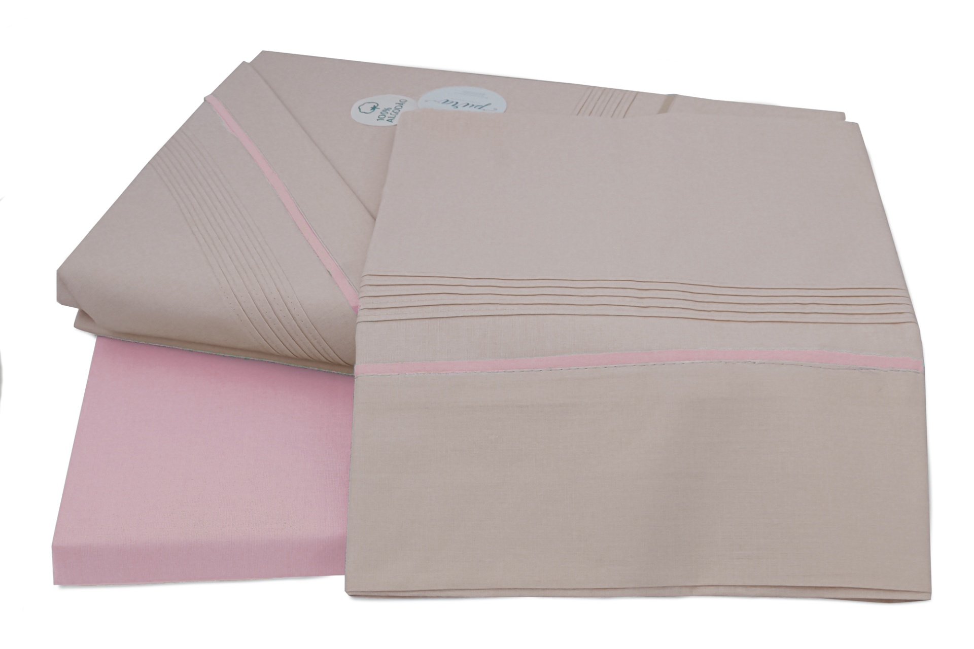 Conjunto de roupa de cama bege e rosa com linhas decorativas horizontais