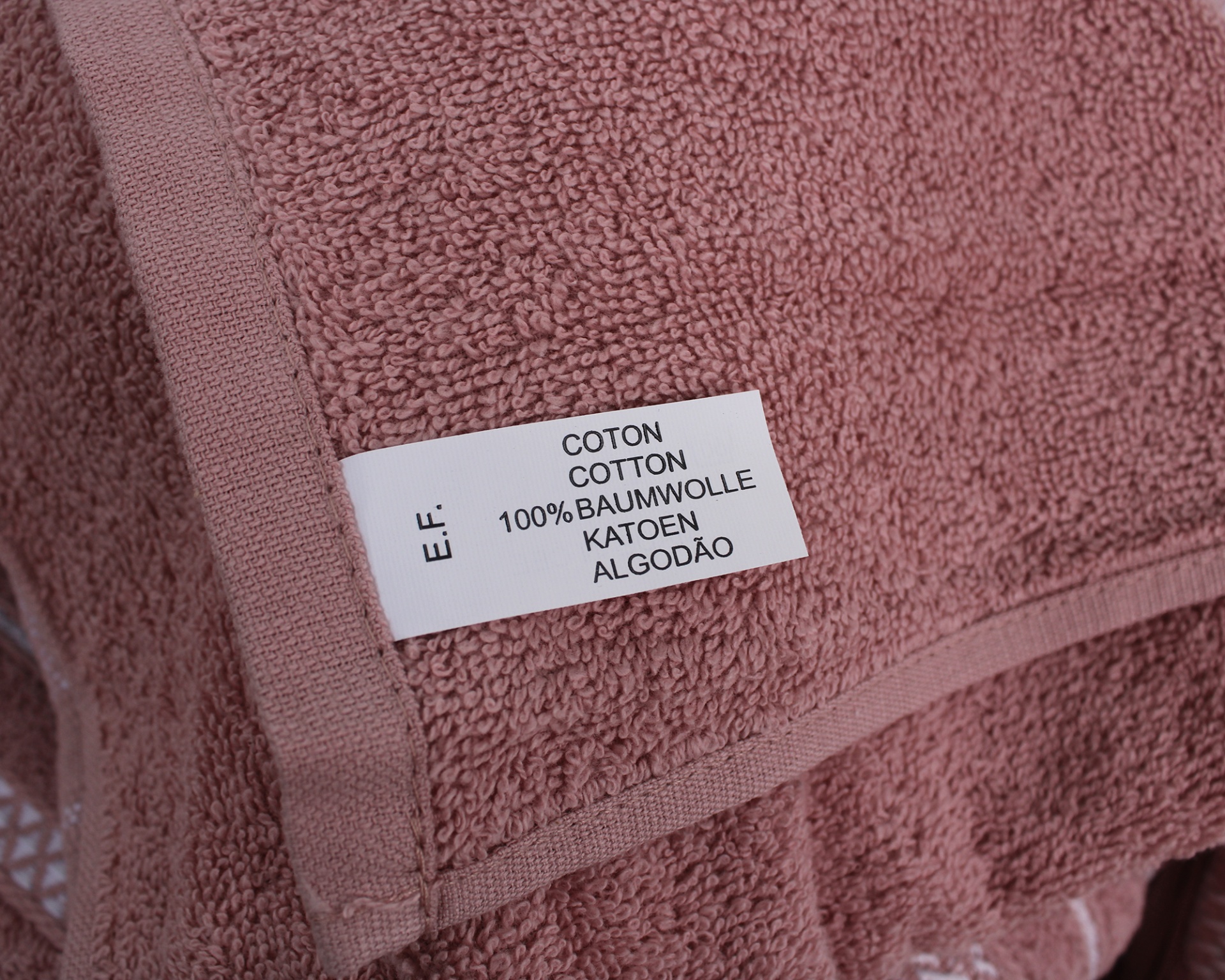 Toalha de banho rosa com etiqueta de algodão 100%