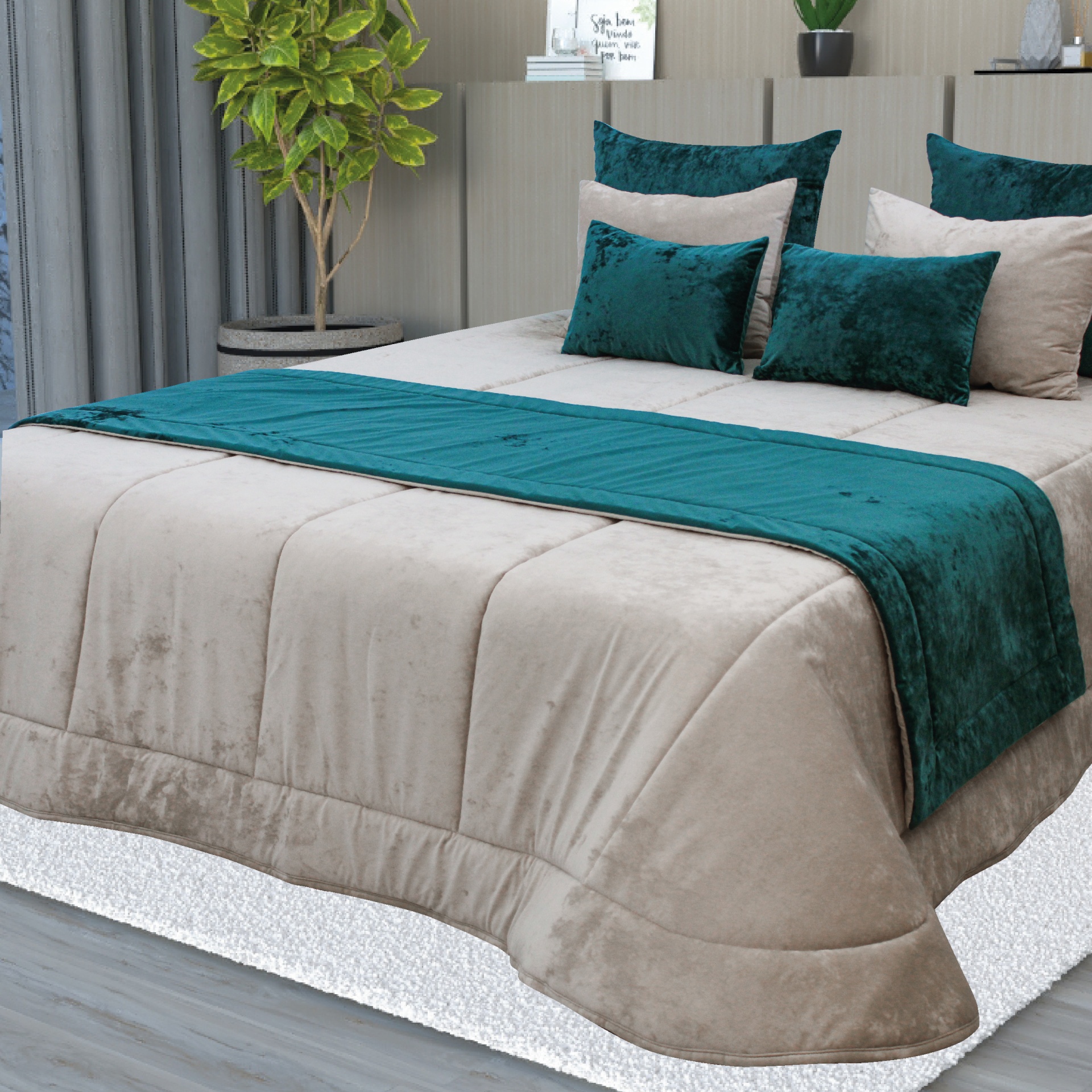 Cama com roupa de cama aveludada bege e azul esverdeado em quarto moderno