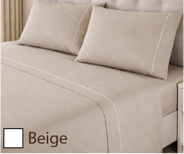Conjunto de cama bege com lençol e fronhas com costuras brancas