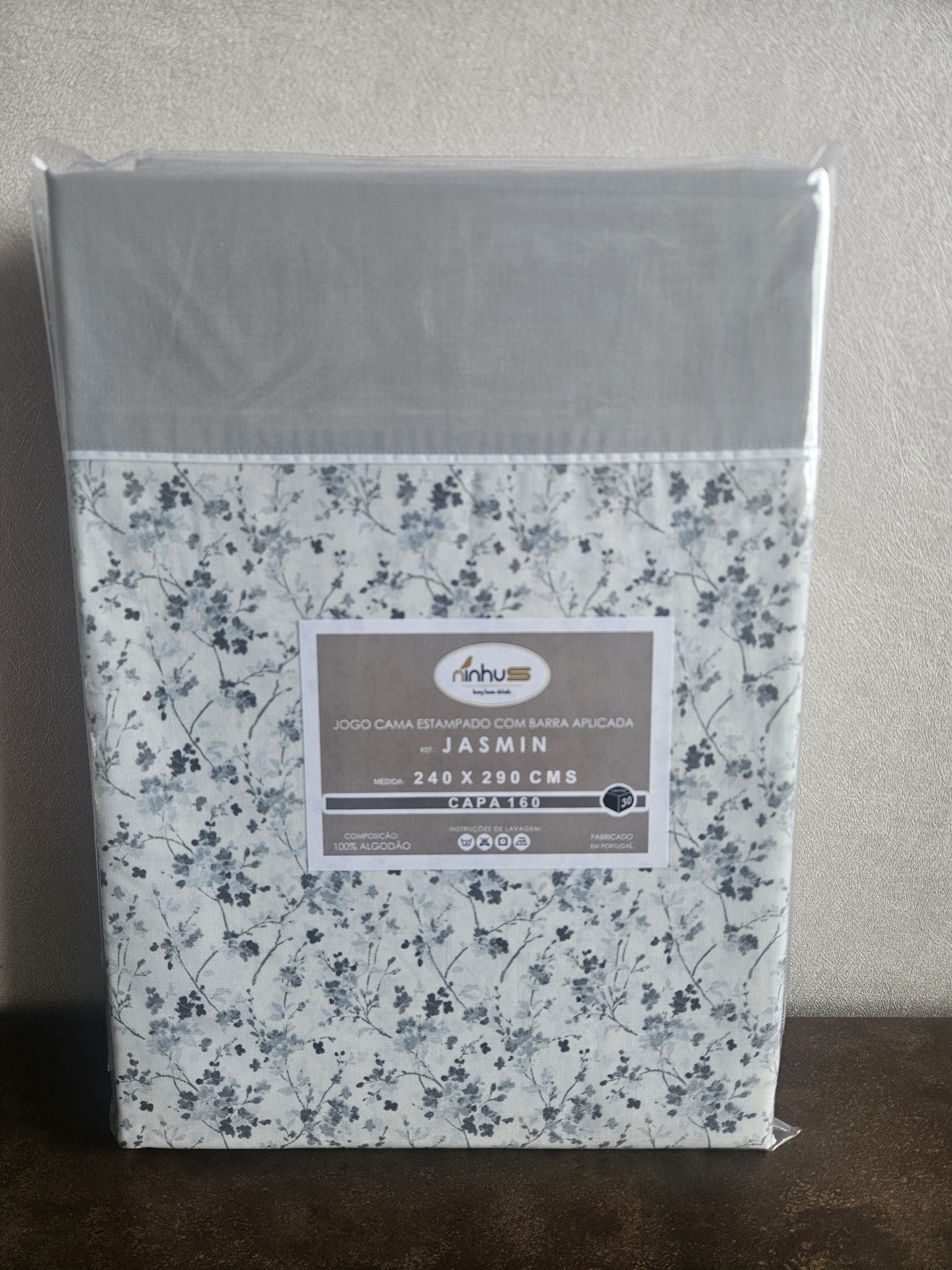 Conjunto de cama estampado floral em embalagem plástica