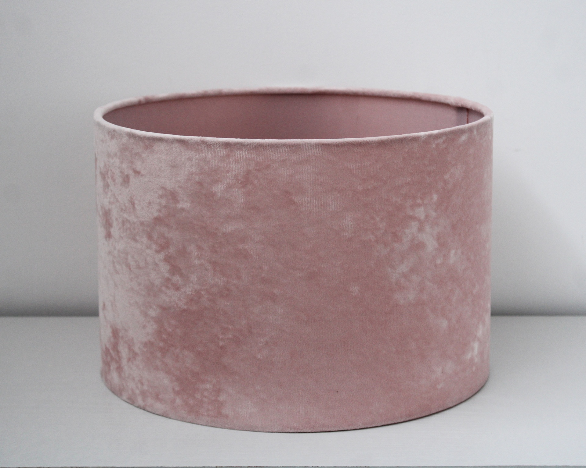 Abajur cilíndrico veludo rosa claro
