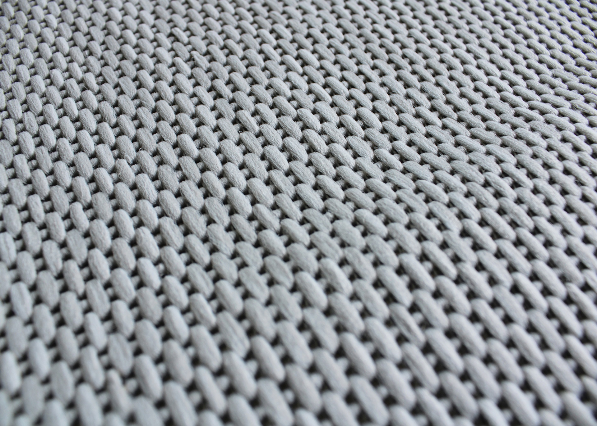 Tecido sintético cinza entrelaçado com padrão retangular