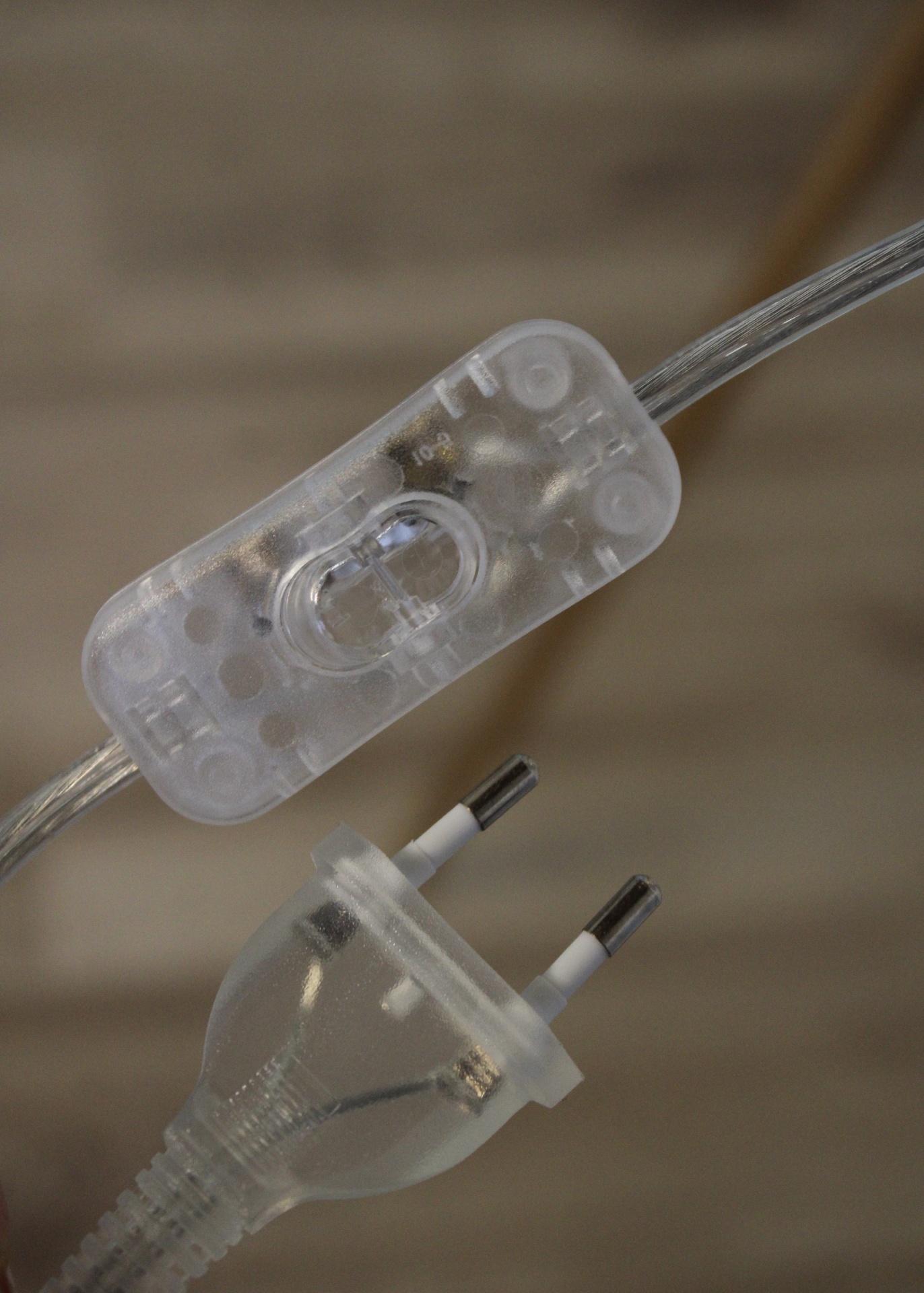 Cabo elétrico transparente com ficha e interruptor