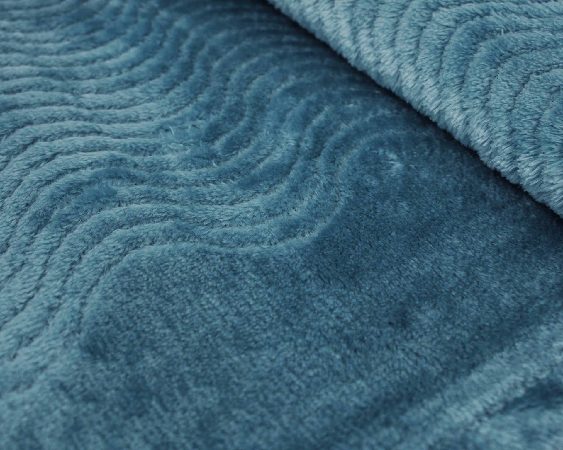 tecido de microfibra azul com padrão ondulado em relevo