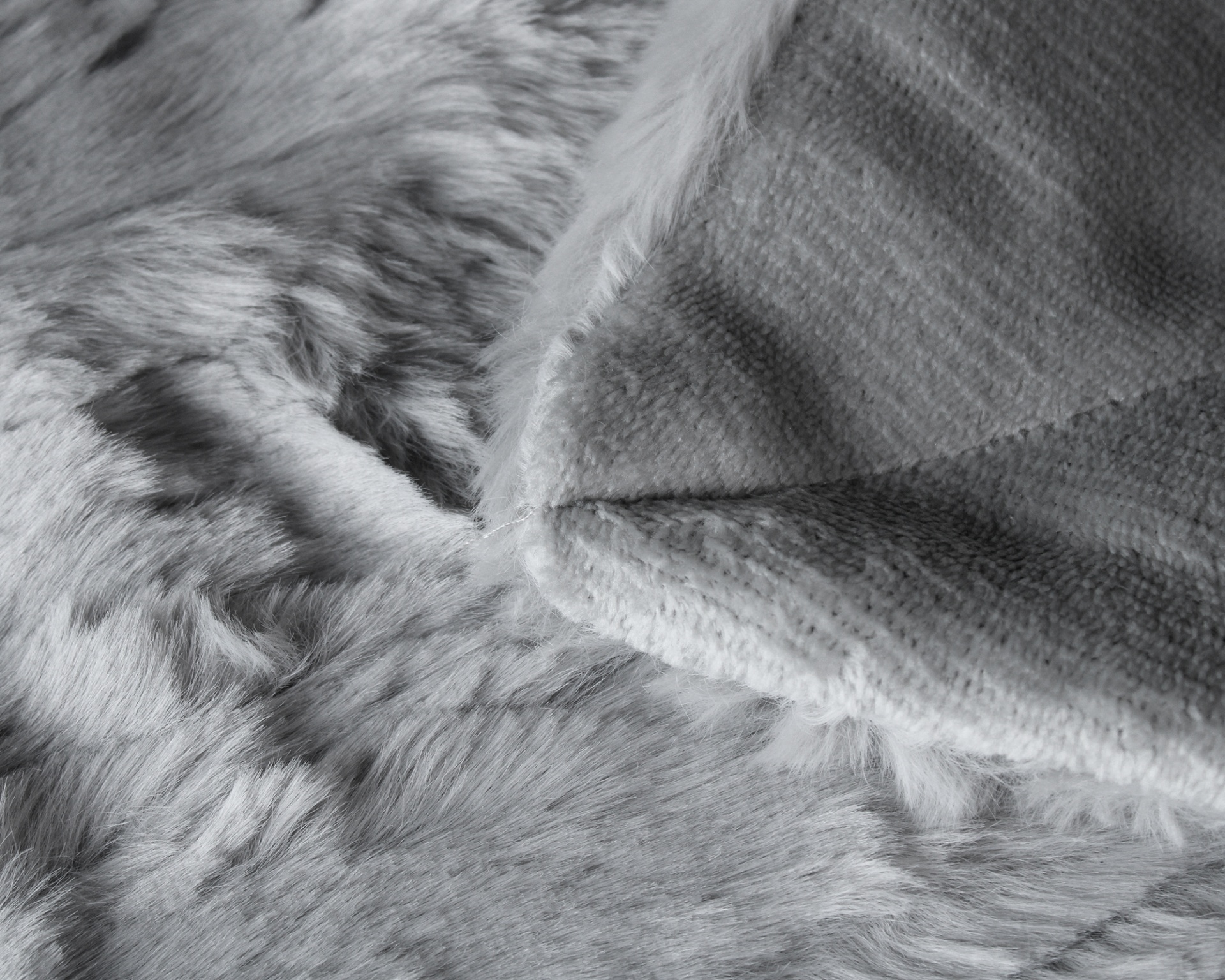 Tecido felpudo cinzento claro com textura macia