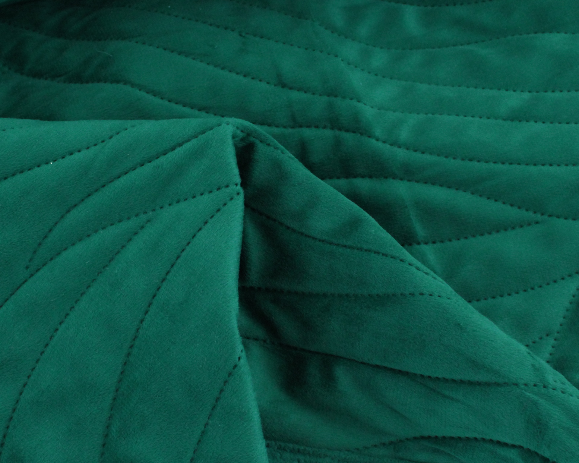 tecido acolchoado verde com padrão triangular