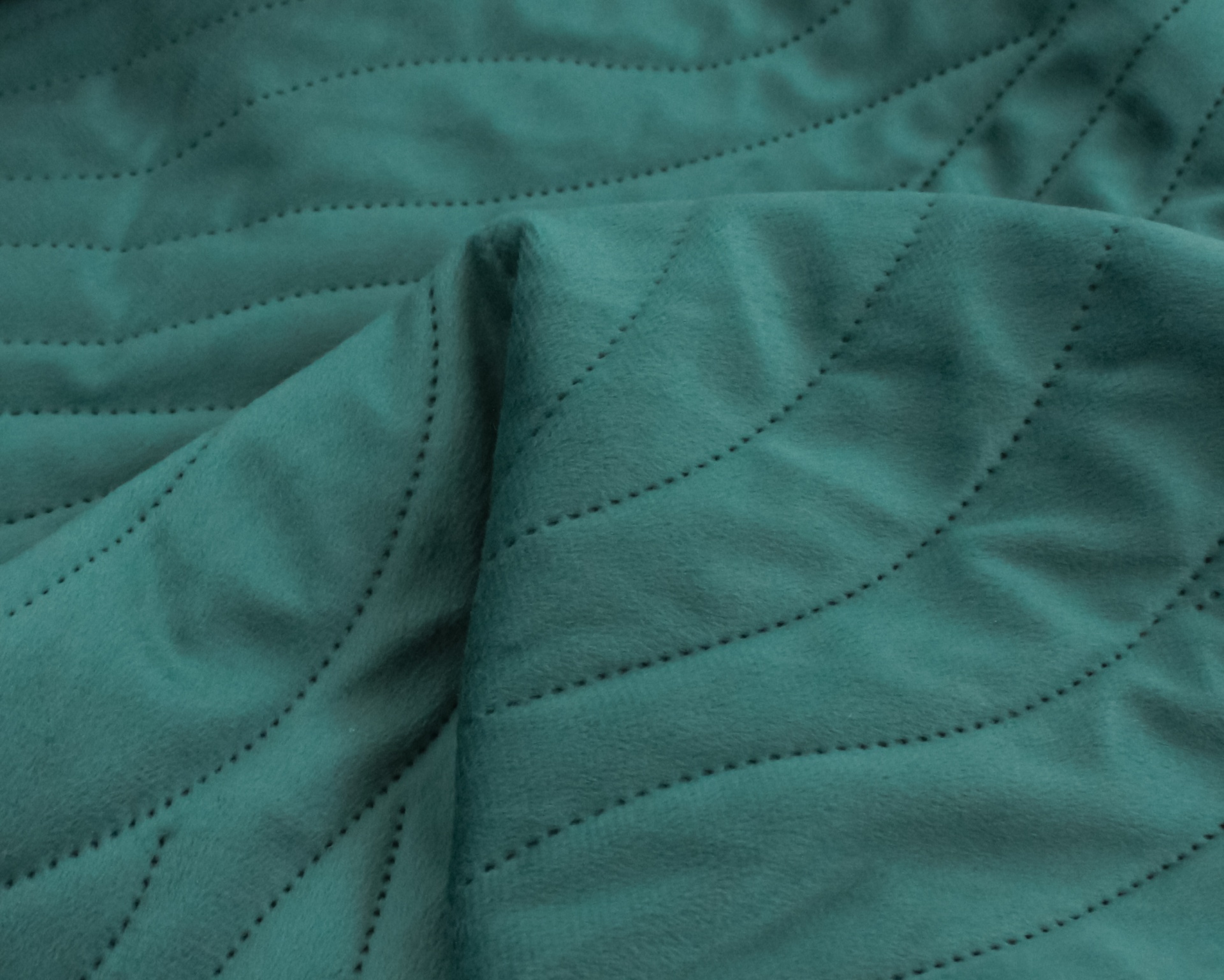 Tecido acolchoado azul-esverdeado com padrão ondulado em linhas pontilhadas