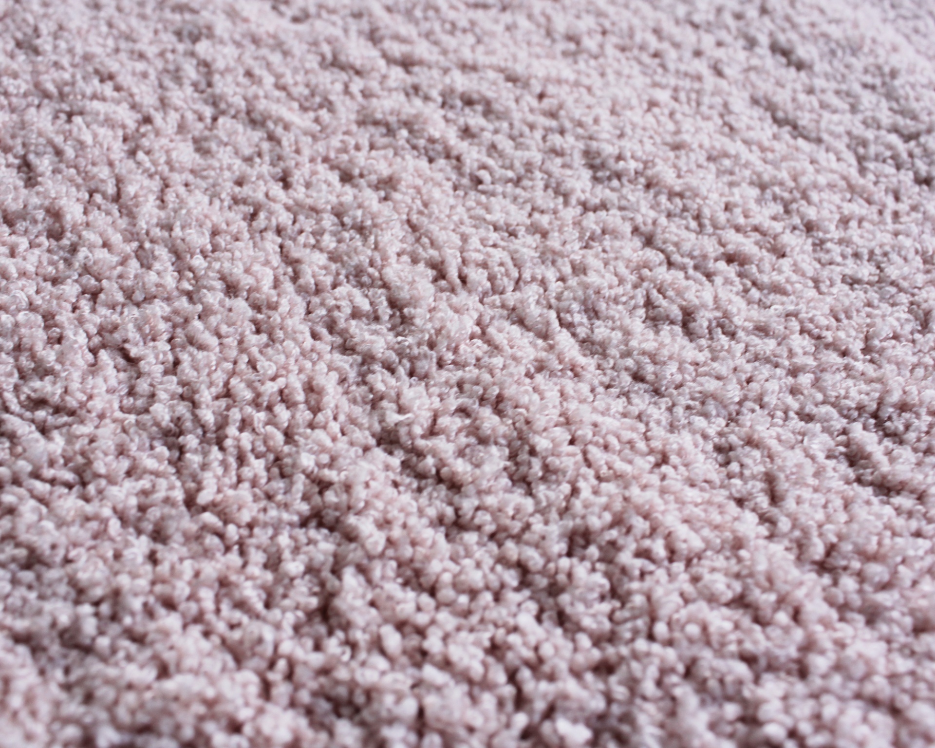 Tapete felpudo rosa claro com textura densa