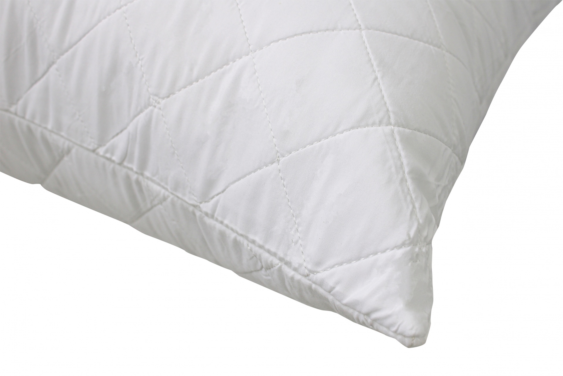 Travesseiro branco acolchoado com padrão de losangos