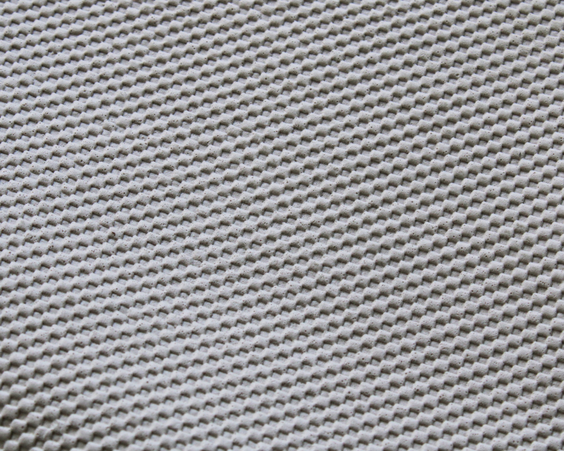 Tecido cinza claro com padrão de pequenos hexágonos em relevo