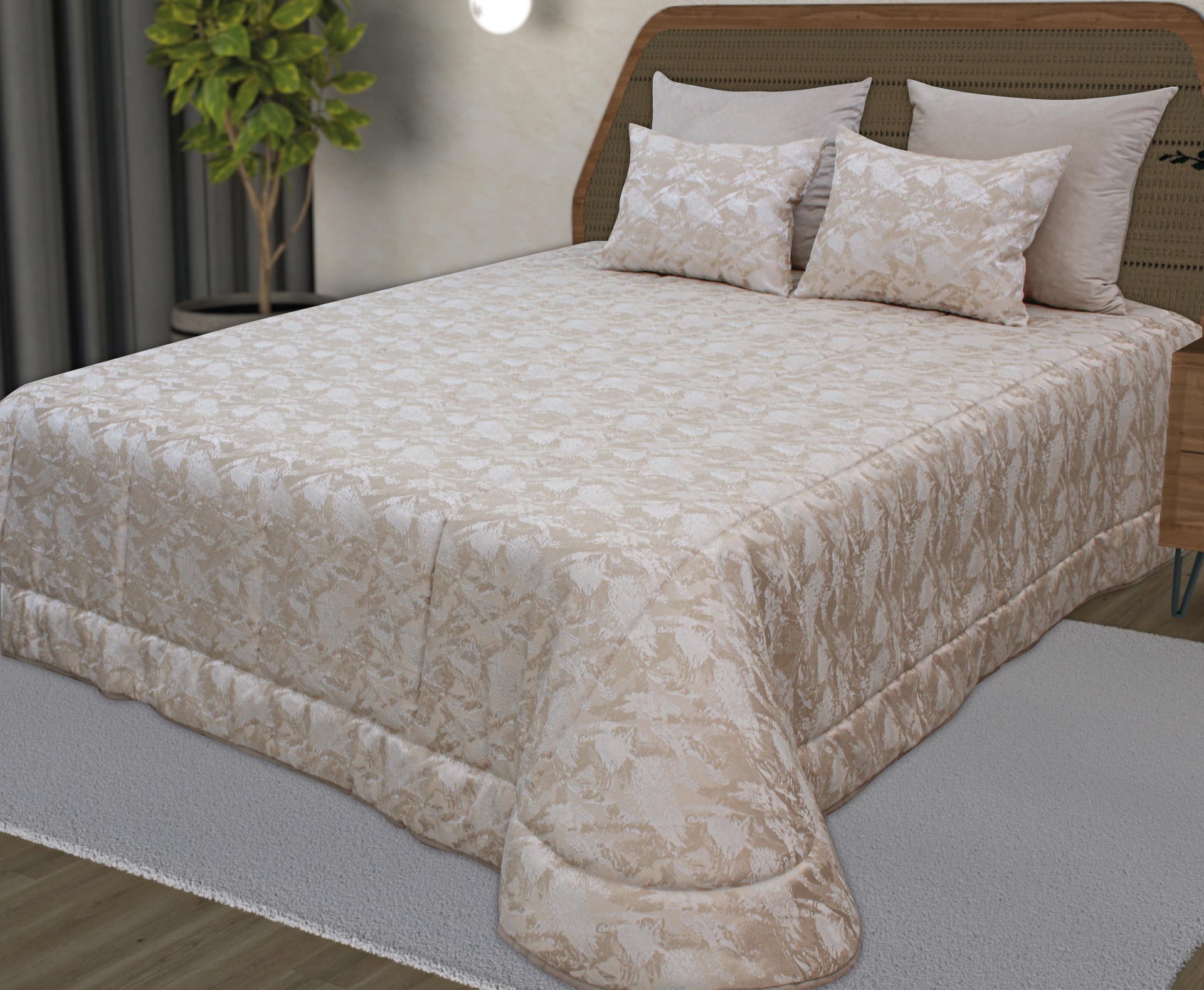 Conjunto de cama com edredão e almofadas bege com padrão floral, cabeceira de madeira e tapete cinza.