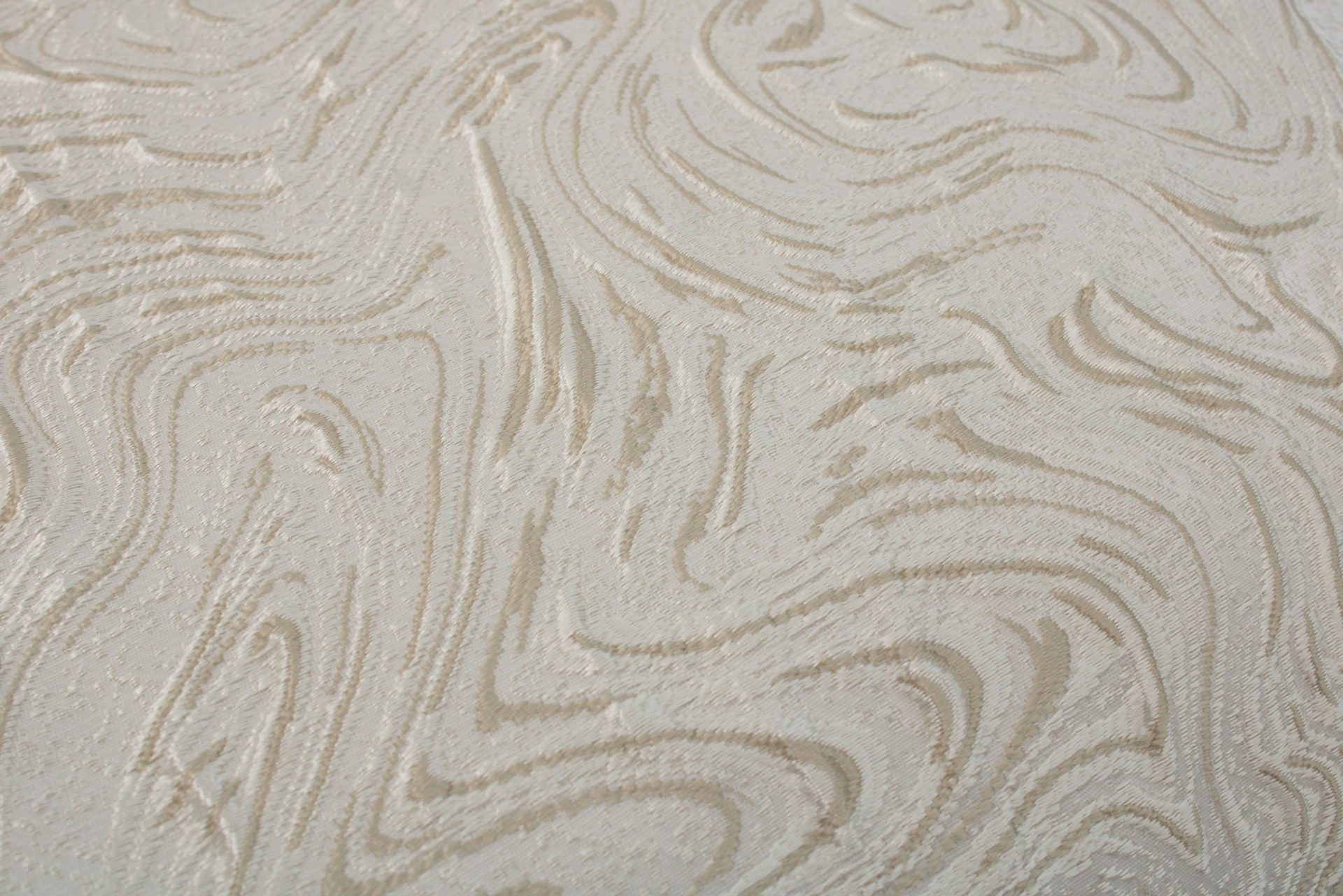 Tecido bege com padrão abstrato e textura ondulada