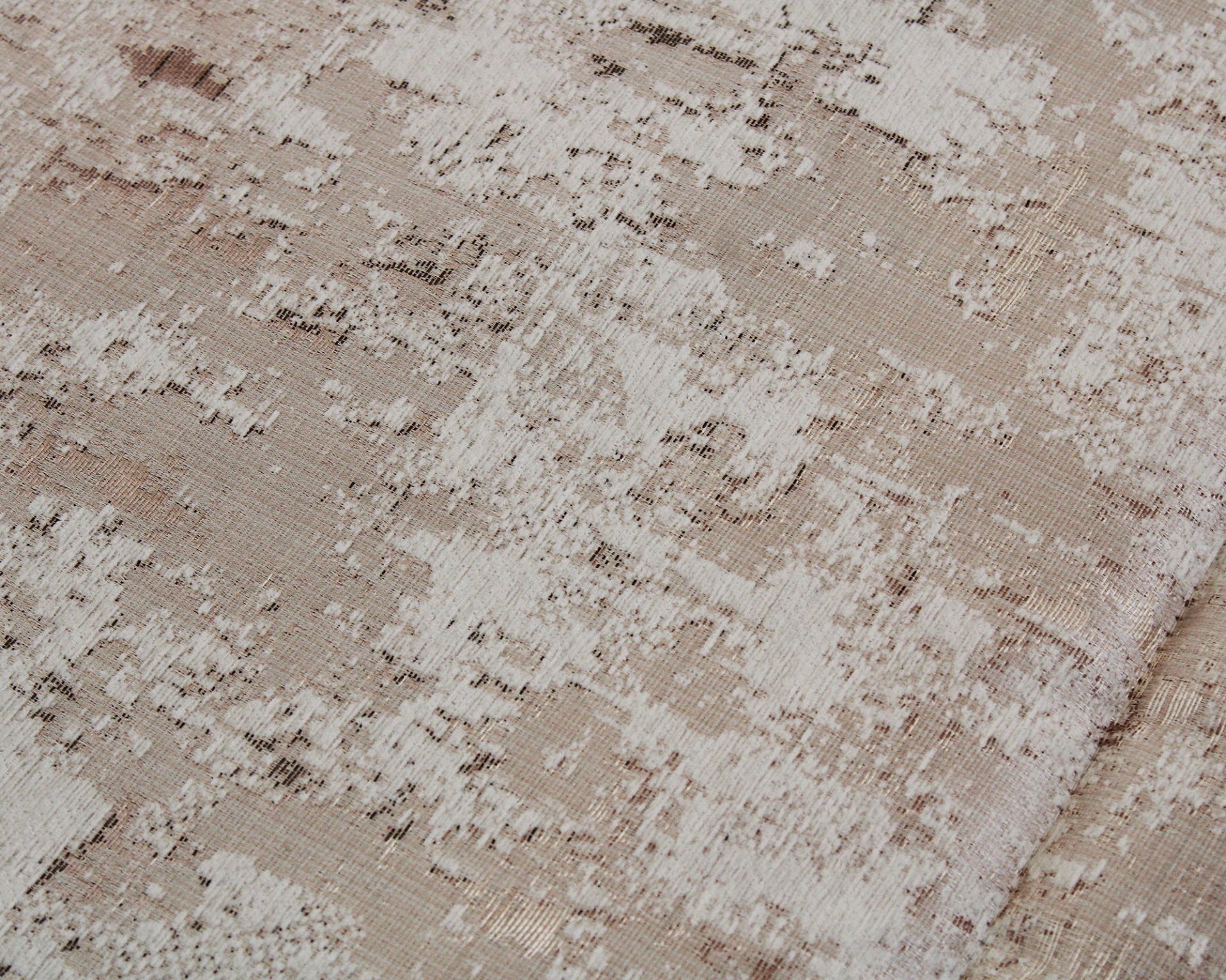 Tecido bege com padrão abstrato branco e textura brilhante e fosca