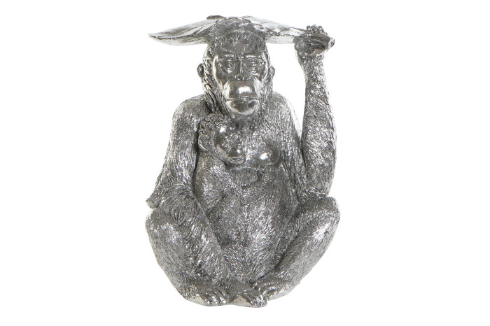 Estatueta metálica prateada de gorila com filhote ao colo