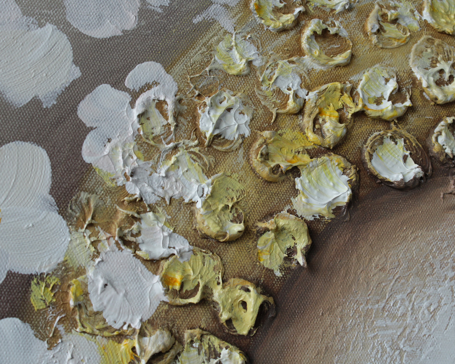 Pintura a óleo com texturas espessas em branco, amarelo e castanho sobre tela