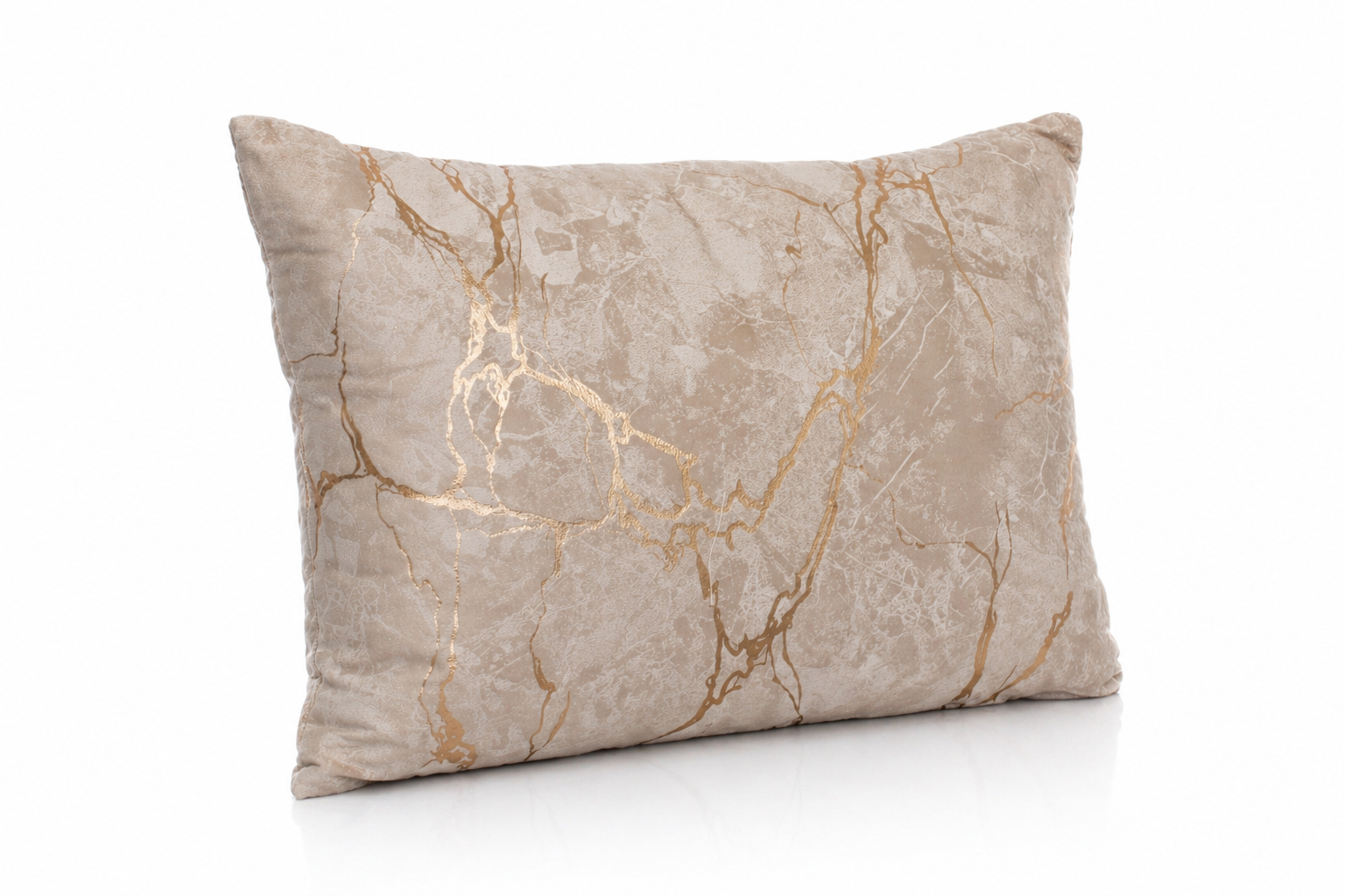 Almofada reta bege com padrão marmoreado dourado