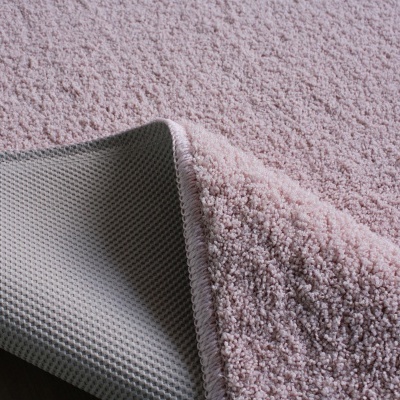 Tapete felpudo cor-de-rosa claro com verso antiderrapante cinzento
