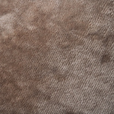 Tecido castanho claro com textura suave e padrão em relevo