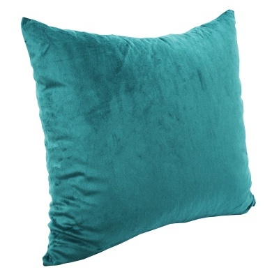 Almofada azul turquesa aveludada sobre fundo branco