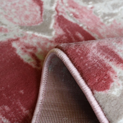 Tapete floral rosa e bege com detalhe costurado na borda e verso em tecido