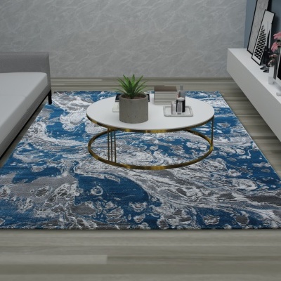 Tapete decorativo azul e cinzento com mesa redonda, sofá cinzento e estante branca