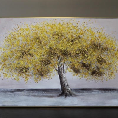 Tela de pintura de uma árvore amarela com fundo cinzento