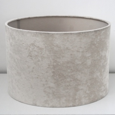 Abajur cilíndrico em veludo bege