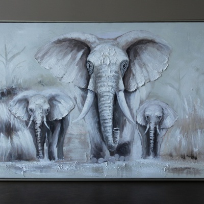 Quadro com pintura a óleo de três elefantes cinzentos em tom monocromático.