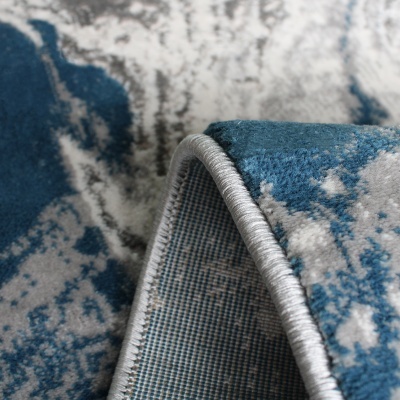 tapete azul e cinza com padrão abstrato e costura visível