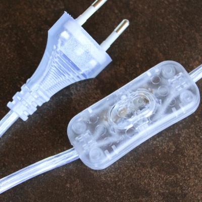 Cabo elétrico transparente com ficha de tomada e interruptor embutido