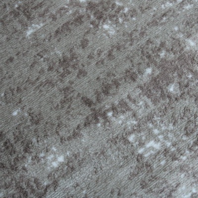 Tecido cinza com textura aveludada e padrão abstrato