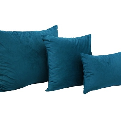 Conjunto de três almofadas azuis de vários tamanhos