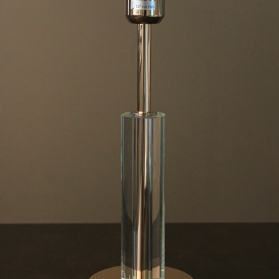 Candeeiro de mesa metálico com corpo transparente e etiqueta E27 max.60W