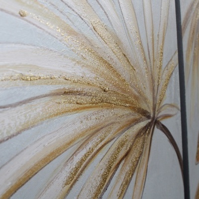 Pintura decorativa de flores abstratas em tons castanho, bege e dourado em três painéis