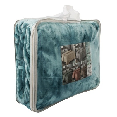 Manta azul turquesa embalada num saco plástico com fecho e alça