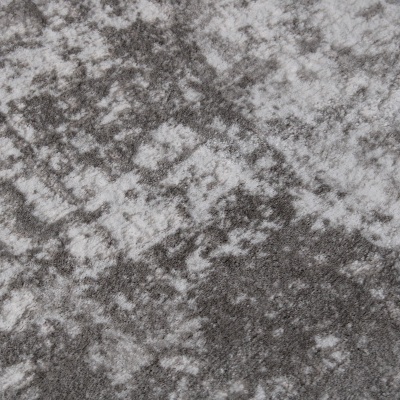 Tapete com padrão cinza e branco e textura felpuda