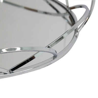 Estrutura metálica decorativa circular em aço inox polido.