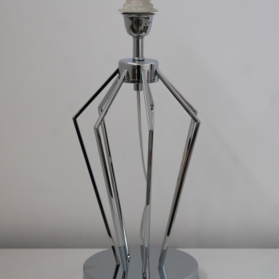 Base de candeeiro em metal cromado com estrutura geométrica