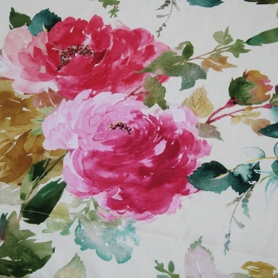 Tecido com padrão floral colorido sobre fundo branco