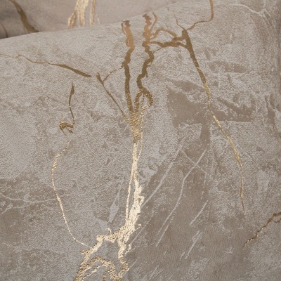 Pillowcase cinza com linhas douradas abstratas