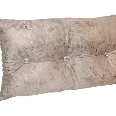 Almofada cinza texturada com botões decorativos sobre fundo branco