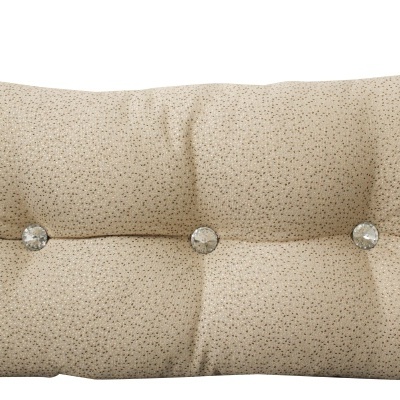 Almofada retangular bege com botões prateados